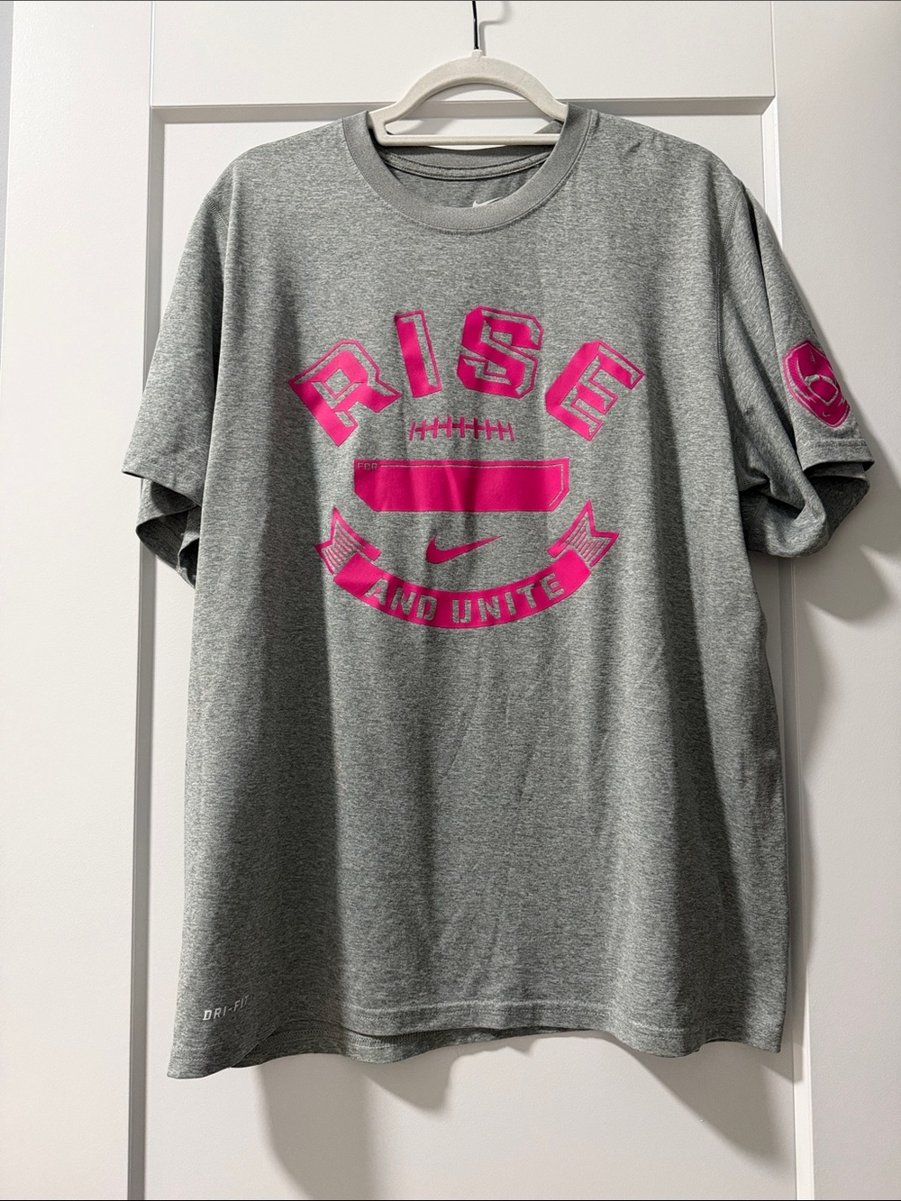 Nike | Grey T‑Shirt with Hot Pink 'Rise and Unite' Graphic